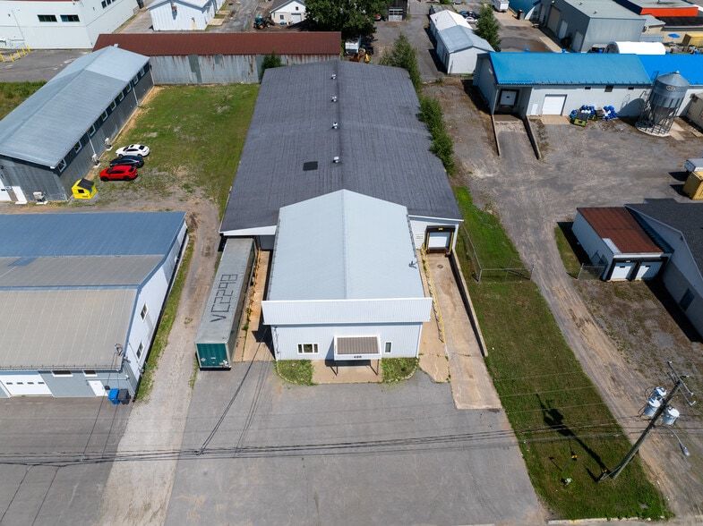 498 De L'aviation, Trois-Rivières, QC for sale - Building Photo - Image 2 of 14