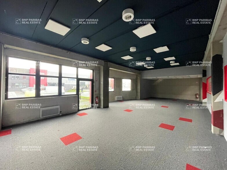 Flex in Hallennes-lez-Haubourdin for lease - Building Photo - Image 2 of 16