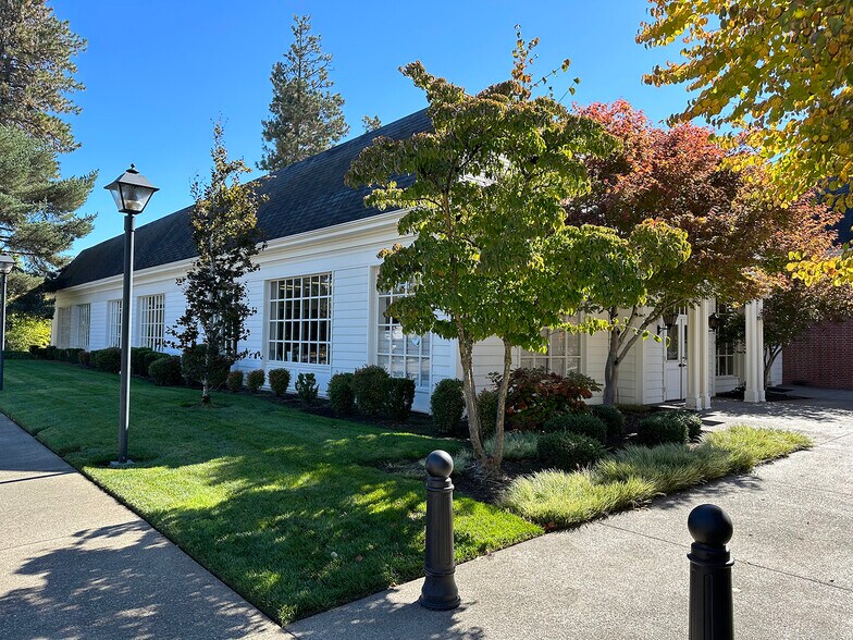 9370 SW Greenburg Rd, Tigard, OR à louer - Photo du bâtiment - Image 2 de 27