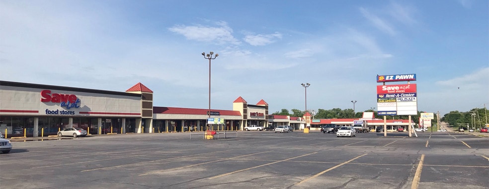 707-753 E Independence St, Shawnee, OK for lease - Primary Photo - Image 1 of 6