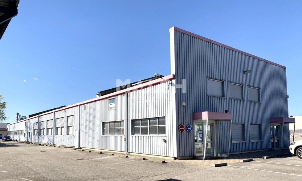 Flex in Chassieu for lease - Building Photo - Image 1 of 2