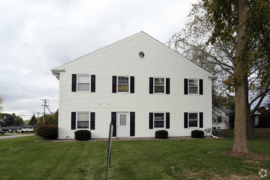 4680 W Bradley Rd, Brown Deer, WI à louer - Photo du bâtiment - Image 2 de 2