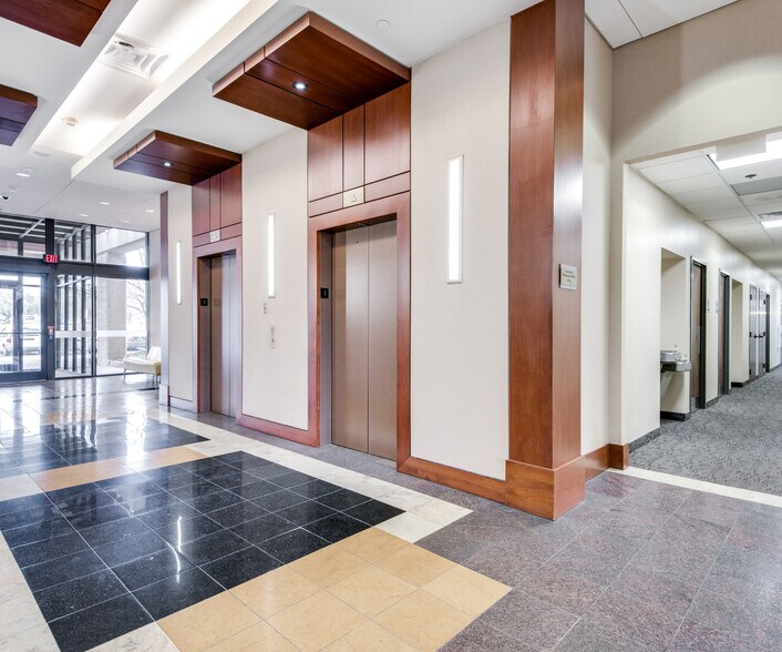 4100 Spring Valley Rd, Dallas, TX à louer - Hall d’entrée - Image 3 de 5