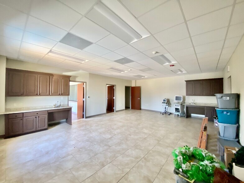 3440 Fannin St, Beaumont, TX for lease - Interior Photo - Image 3 of 27