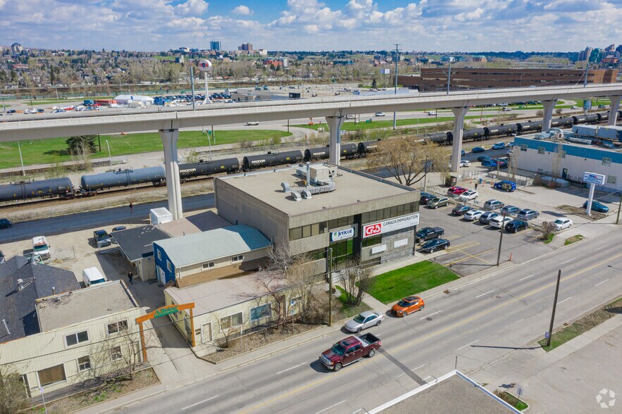 1822 10th Ave SW, Calgary, AB à louer - Photo du bâtiment - Image 2 de 3