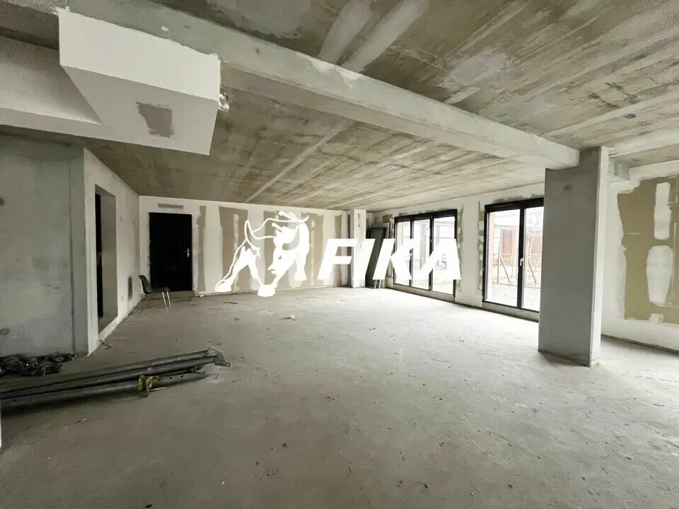 Retail in Bordeaux for sale Interior Photo- Image 1 of 7