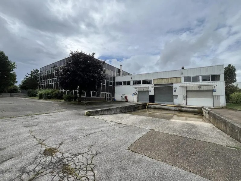 Industrial in Buc for lease Building Photo- Image 1 of 18