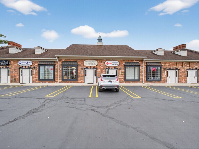 42815-42865 5 Mile Rd, Plymouth, MI à vendre - Photo du bâtiment - Image 2 de 46