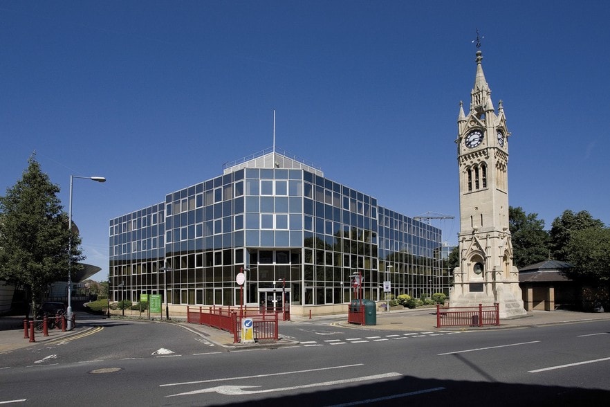 1 The Crescent, Surbiton for lease - Building Photo - Image 1 of 9