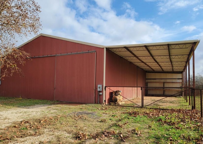 221-E Avenue C, Milano, TX for lease - Building Photo - Image 3 of 13