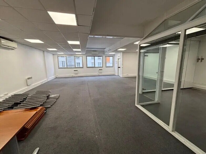 9 Rue D'Enghien, Paris à louer - Photo du bâtiment - Image 2 de 6