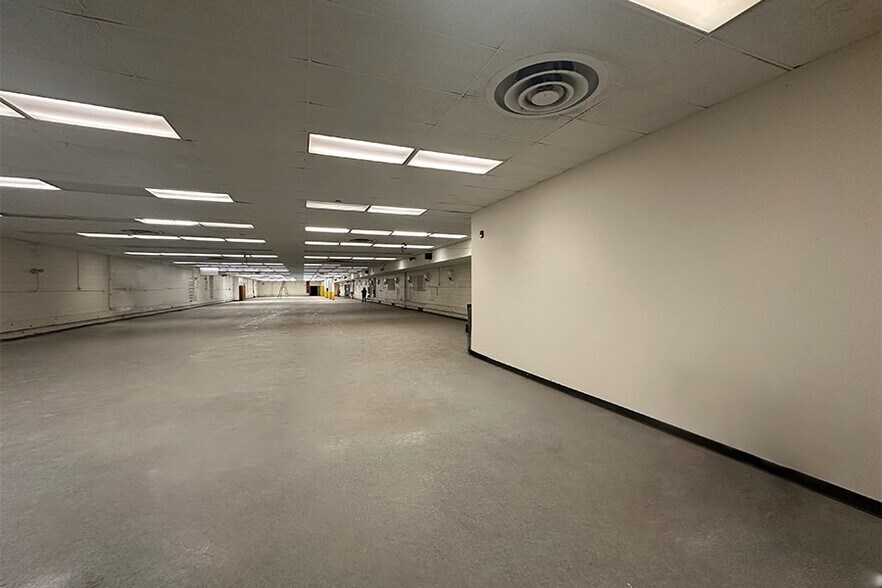 1700 Shaw Ave, Cleveland, OH à louer - Photo intérieure - Image 1 de 11