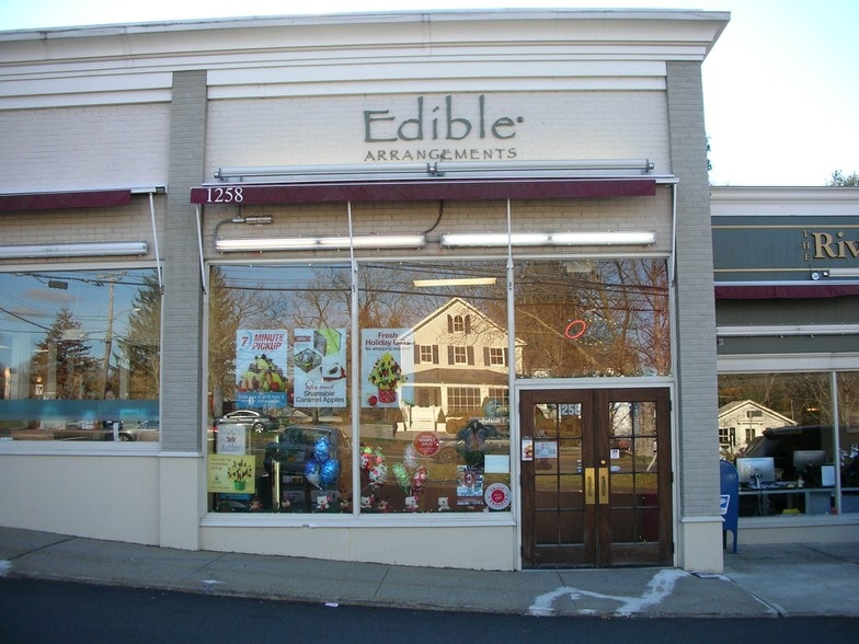 1240-1260 Post Rd E, Westport, CT for lease - Building Photo - Image 3 of 9