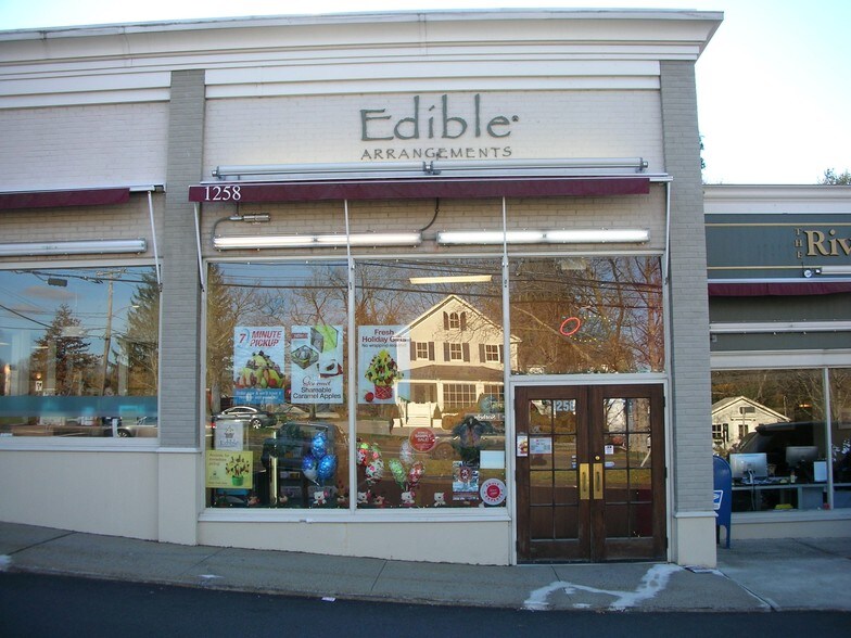 1240-1260 Post Rd E, Westport, CT à louer - Photo du bâtiment - Image 3 de 9