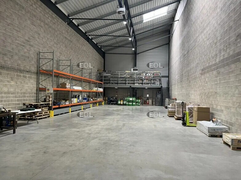 Flex dans Cormeilles-en-Parisis à louer - Photo du bâtiment - Image 2 de 6