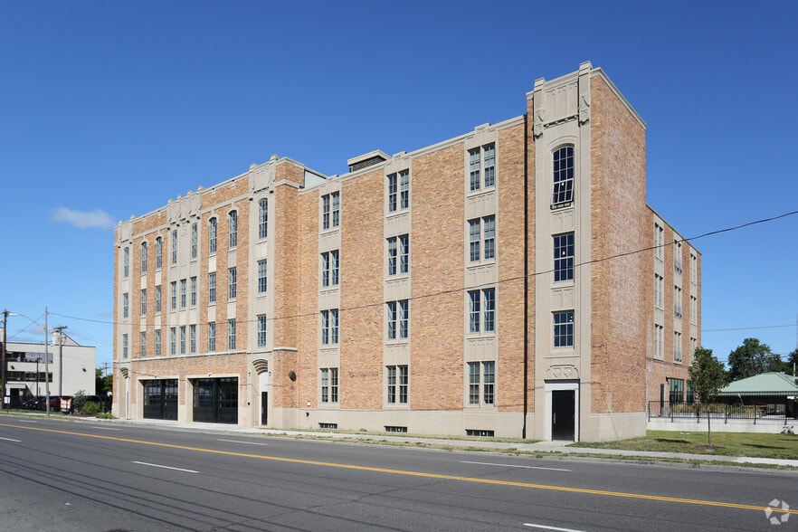 538 Erie Blvd W, Syracuse, NY for lease - Primary Photo - Image 1 of 29