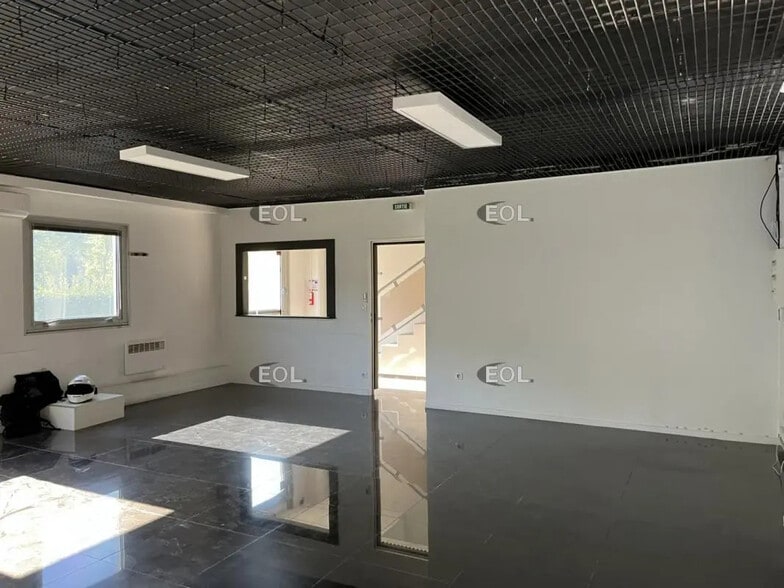 Flex in Gennevilliers for lease - Building Photo - Image 2 of 13