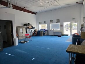 2060 N Commercial Ave, Pasco, WA for lease Interior Photo- Image 1 of 5