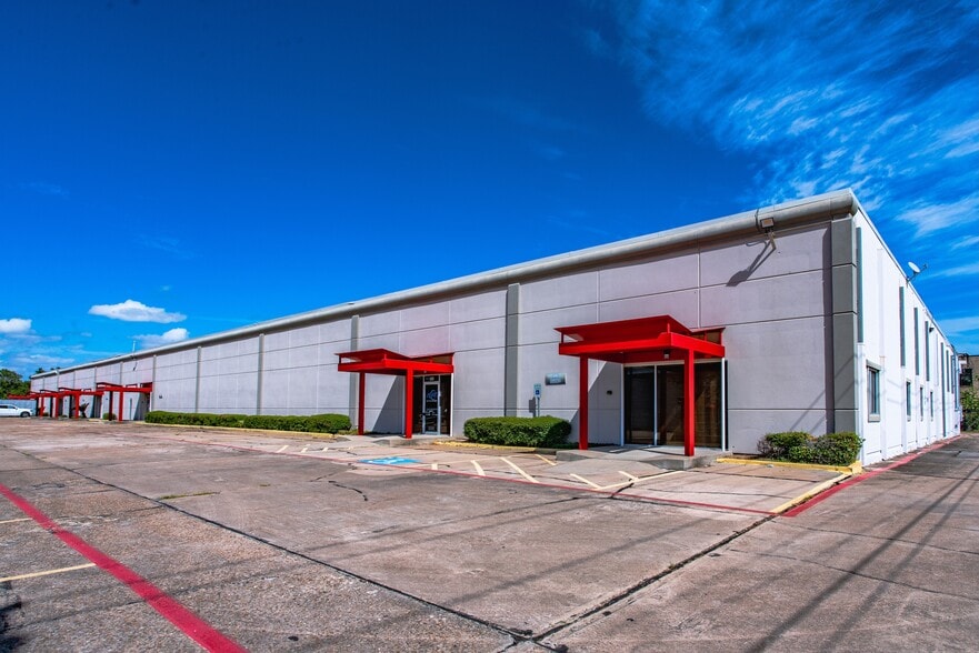 902-910 Gemini, Houston, TX for lease - Building Photo - Image 2 of 9