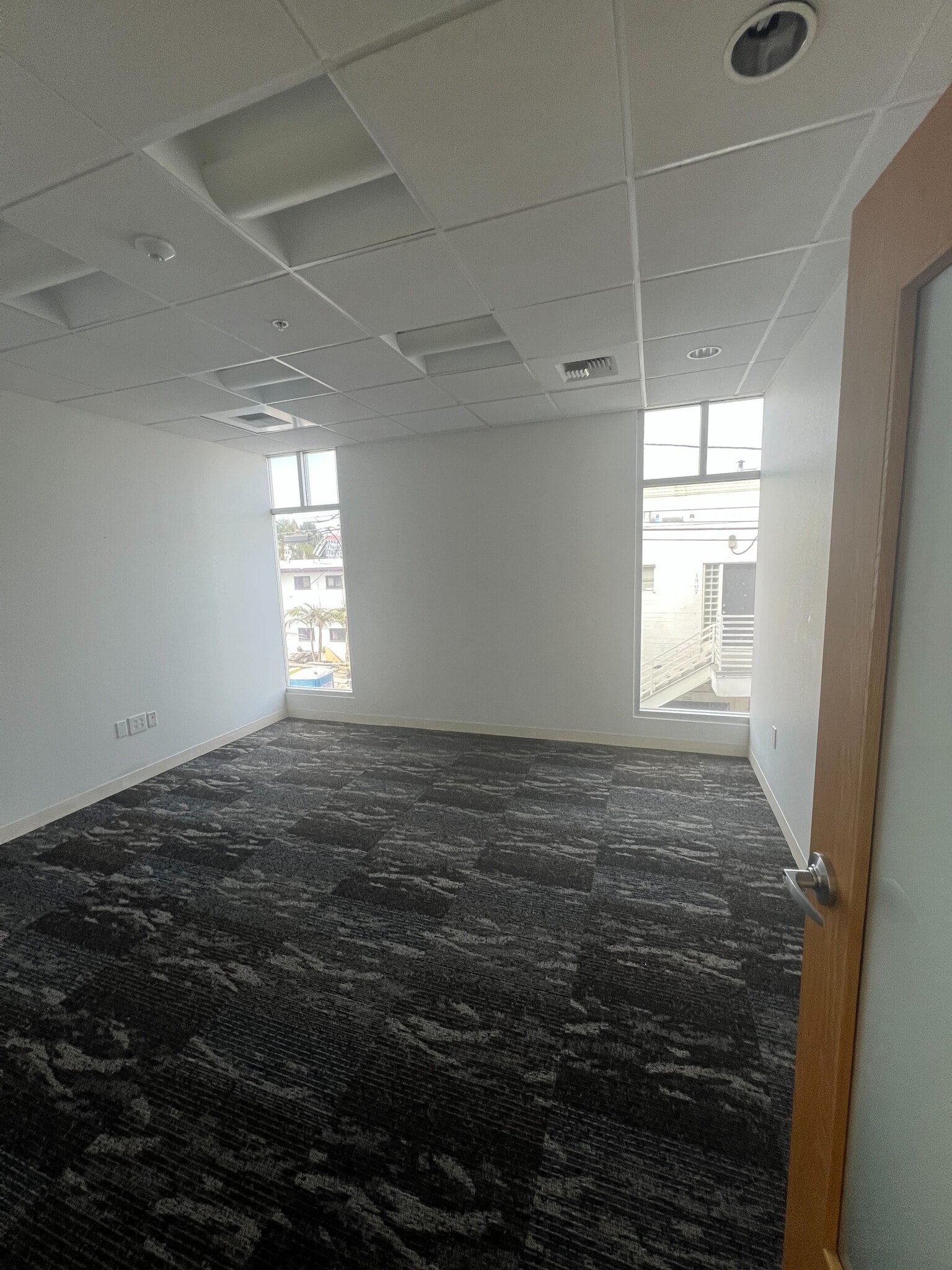 1033 B Ave, Coronado, CA for lease Interior Photo- Image 1 of 1