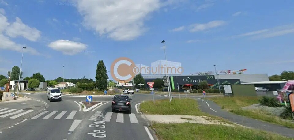 Flex dans SAINT-JEAN-D'ILLAC à louer Photo du bâtiment- Image 1 de 4