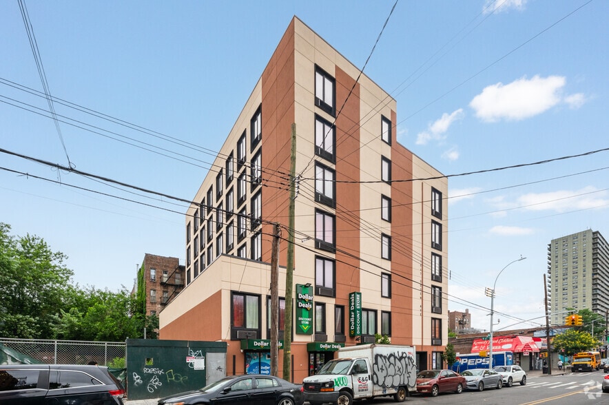 1049 Ogden Ave, Bronx, NY for lease - Primary Photo - Image 1 of 4
