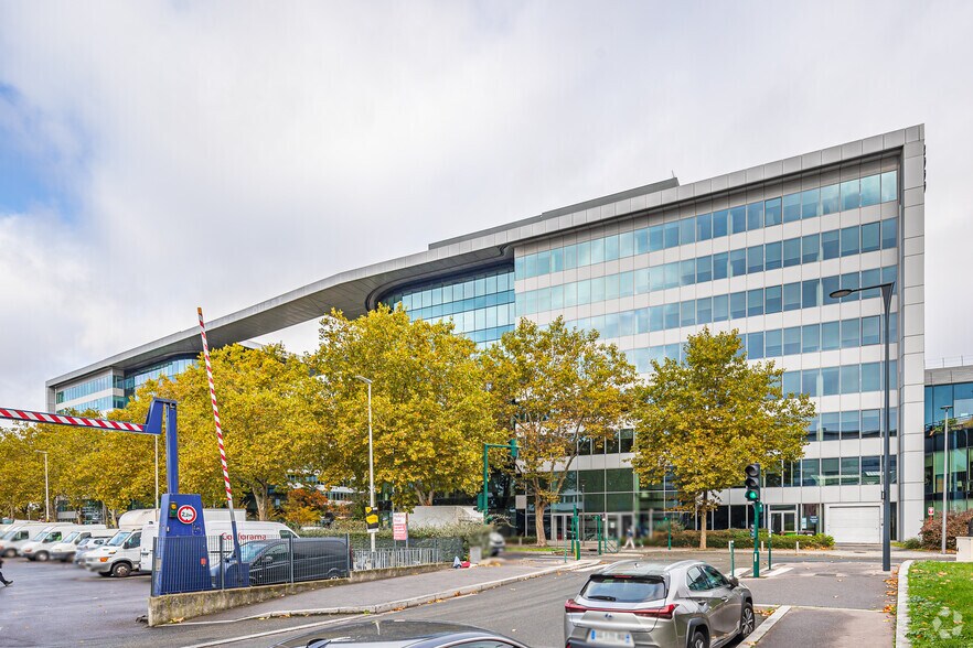 420 Rue D'Estienne D'Orves, Colombes à louer - Photo du bâtiment - Image 2 de 10