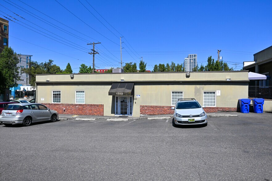 1310 SW 17th Ave, Portland, OR for lease - Building Photo - Image 3 of 7