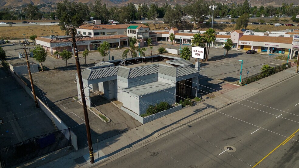 2200 Highland Ave, San Bernardino, CA à louer - Photo du bâtiment - Image 3 de 7