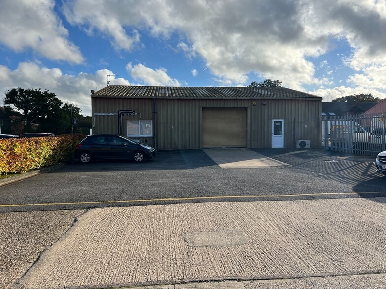 Presentation House, Reeds Lane, Sayers Common, Hurstpierpoint for lease - Building Photo - Image 3 of 4