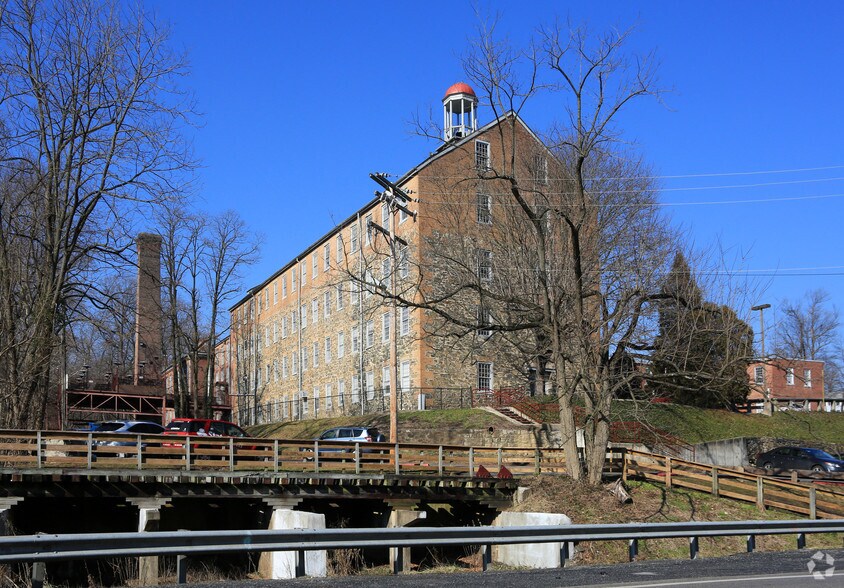 8600 Foundry St, Savage, MD à louer - Photo principale - Image 2 de 3