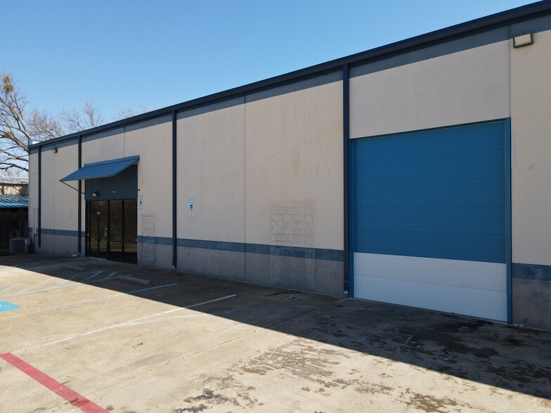 1811 Shady Oaks Dr, Denton, TX for lease - Building Photo - Image 1 of 4