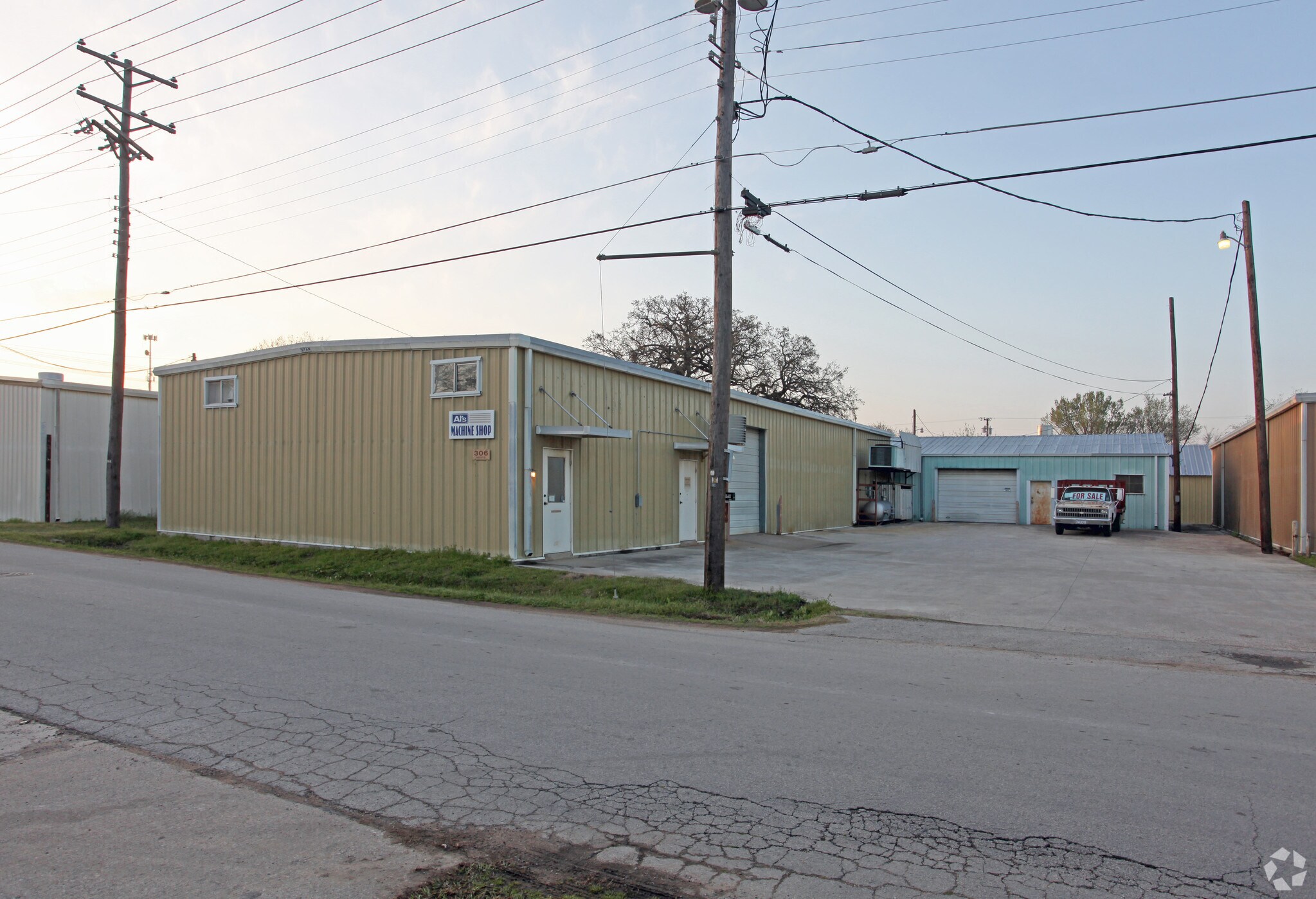 306 Mavis St, Irving, TX à vendre Photo principale- Image 1 de 1