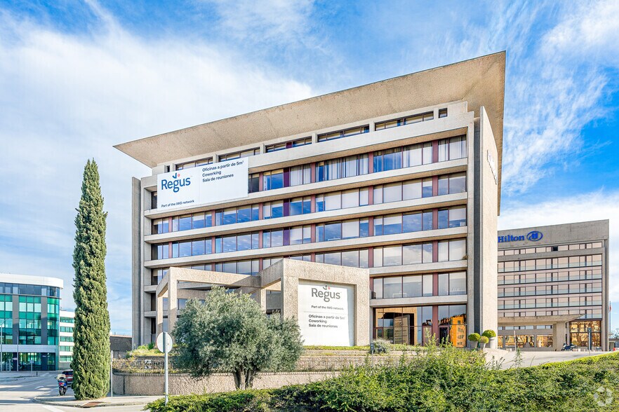 Avenida Hispanidad, 6, Madrid, Madrid à louer - Photo du bâtiment - Image 1 de 18