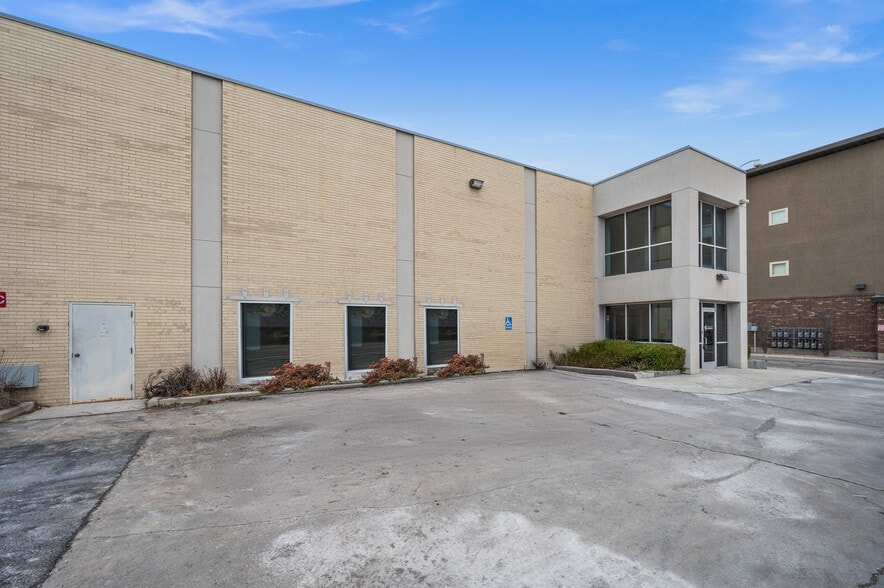 2495-2511 S West Temple, South Salt Lake, UT à louer - Photo du bâtiment - Image 3 de 16