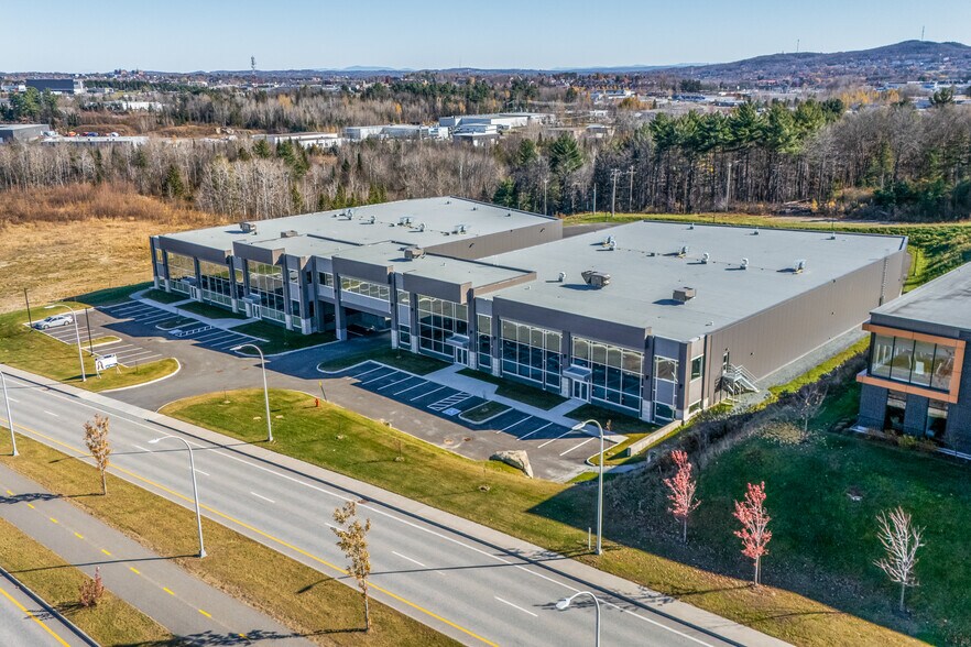 4590-4592 Boul De Portland, Sherbrooke, QC à louer - Photo du bâtiment - Image 2 de 18