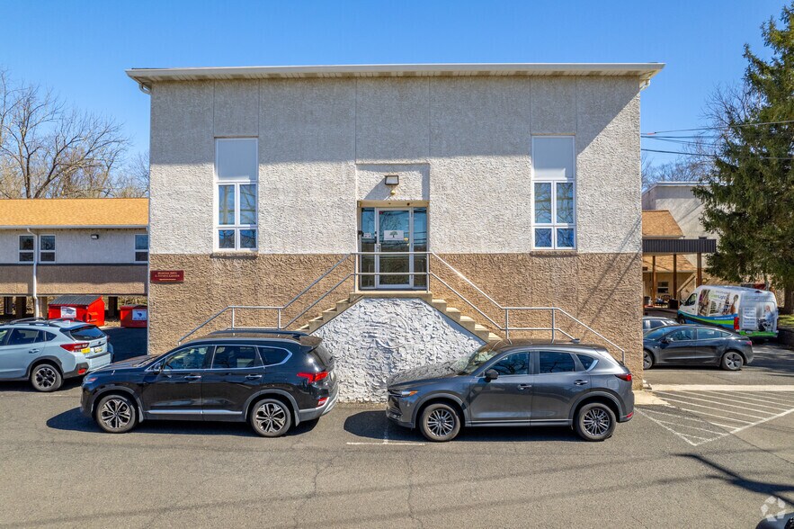 321 Morris Rd, Fort Washington, PA à louer - Photo du bâtiment - Image 2 de 5