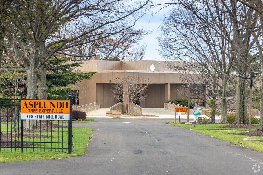 708 Blair Mill Rd, Willow Grove, PA à vendre - Photo du bâtiment - Image 2 de 4