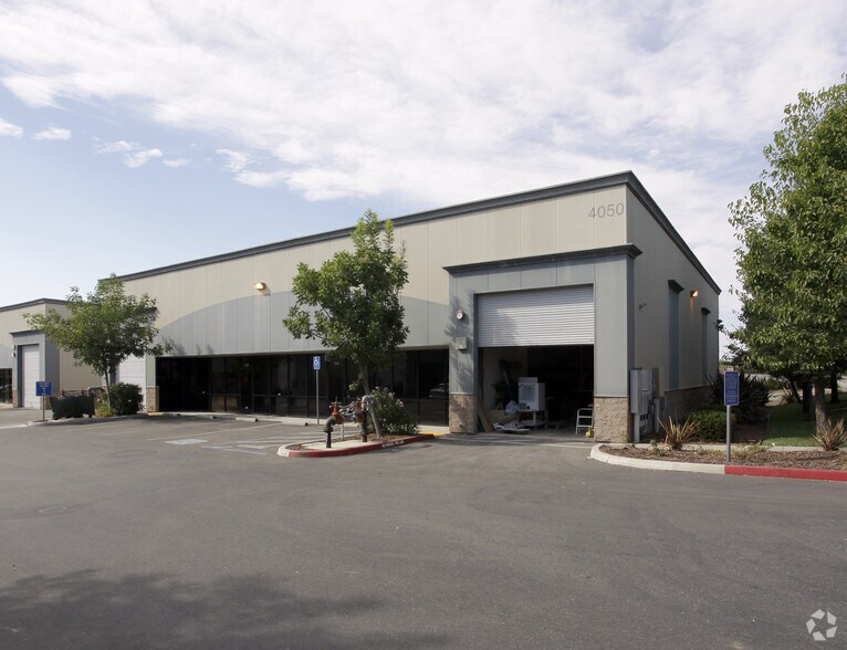 4050 Cincinnati Ave, Rocklin, CA à louer - Photo du bâtiment - Image 2 de 5