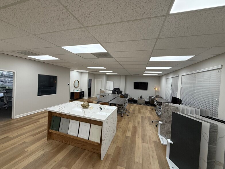 2315 S Bascom Ave, Campbell, CA à louer - Photo du bâtiment - Image 3 de 8