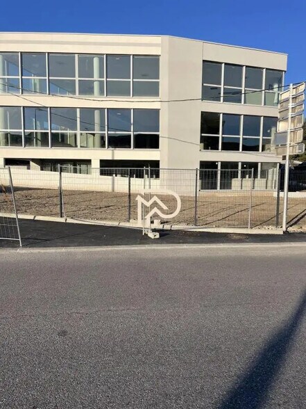 Bureau dans Marseille à louer - Photo du bâtiment - Image 2 de 3
