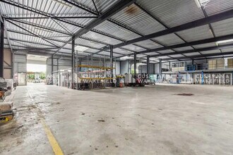 2 Avenue Des 3 Peuples, Montigny-le-Bretonneux for lease Building Photo- Image 2 of 5