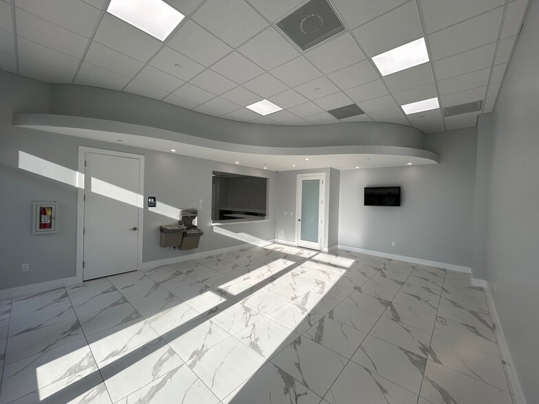 22904 Lyden Dr, Estero, FL for lease - Lobby - Image 3 of 21
