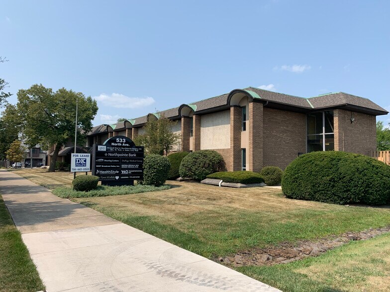 533 W North Ave, Elmhurst, IL à louer - Photo du bâtiment - Image 2 de 10