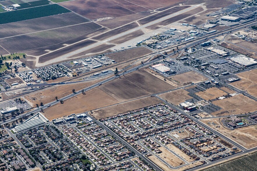 Highway 99 And Dover St, Delano, CA à vendre - Photo du bâtiment - Image 3 de 4