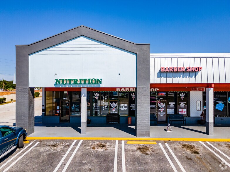 6139 State Road 54, New Port Richey, FL à louer - Photo du bâtiment - Image 3 de 18