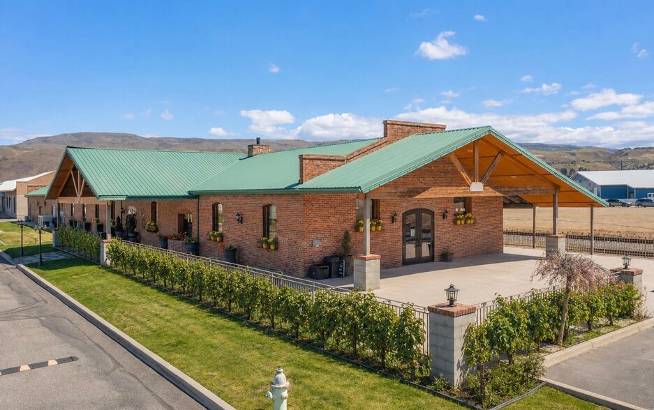 1 Vineyard Way, Wenatchee, WA for sale - Building Photo - Image 2 of 33