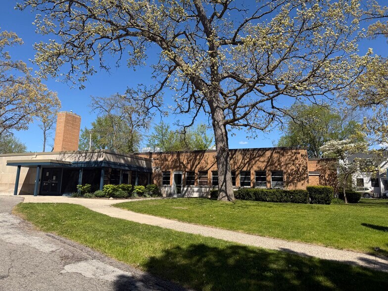 833 Lake Dr SE, Grand Rapids, MI à vendre - Photo du bâtiment - Image 2 de 25