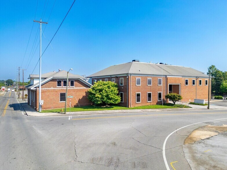 240 Edwards St, Cleveland, TN à vendre - Photo du bâtiment - Image 3 de 66