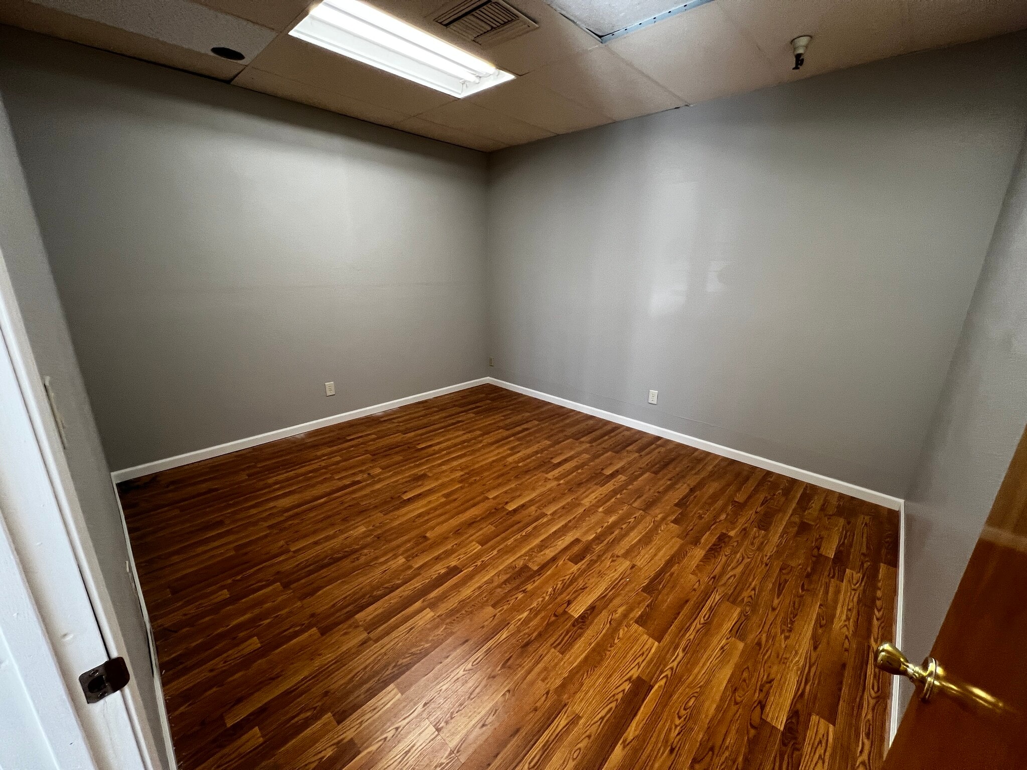 2920-2920 Mill St, Reno, NV for lease Interior Photo- Image 1 of 2